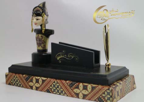 Wayang Golek pen holder