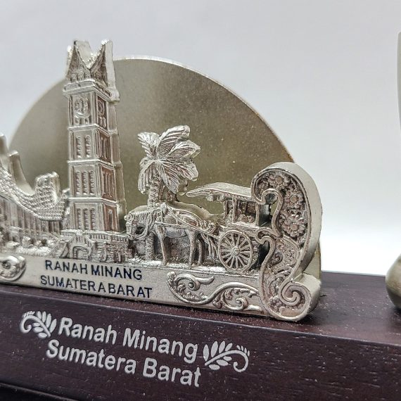 Pen Holder Rumah Minang