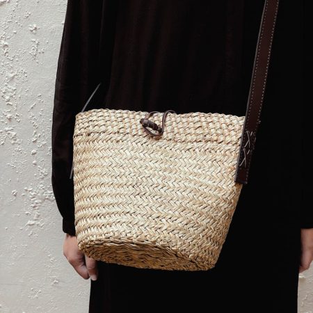 Mendong Gadis Tali Kulit