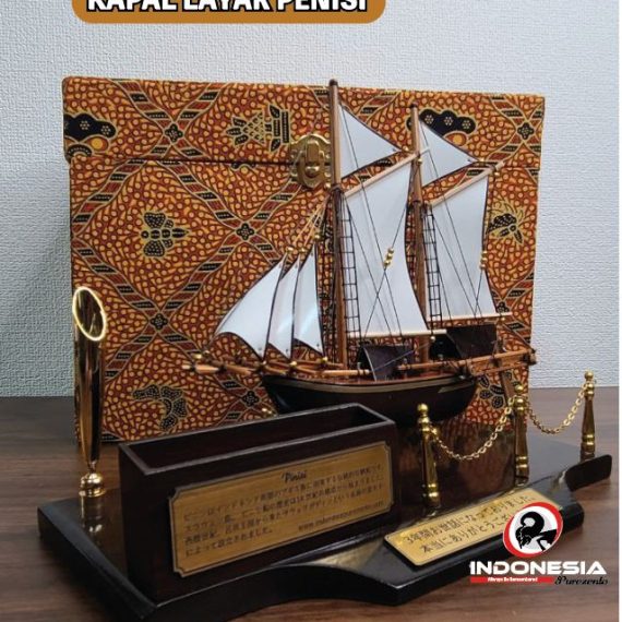 Miniatur Kapal Penisi