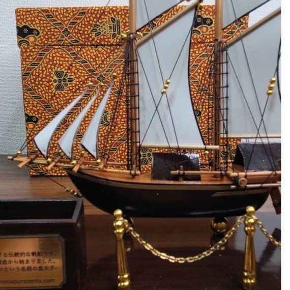 Miniatur Kapal Penisi