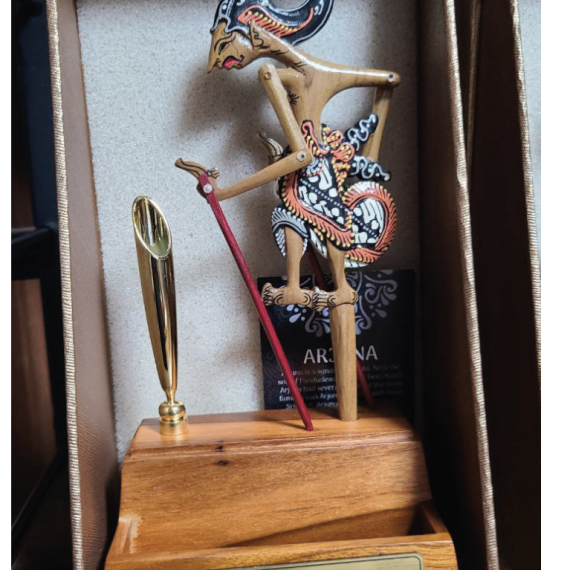 Pen Holder Wayang Kayu Karakter