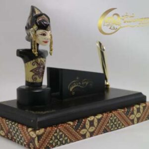 Wayang Golek pen holder