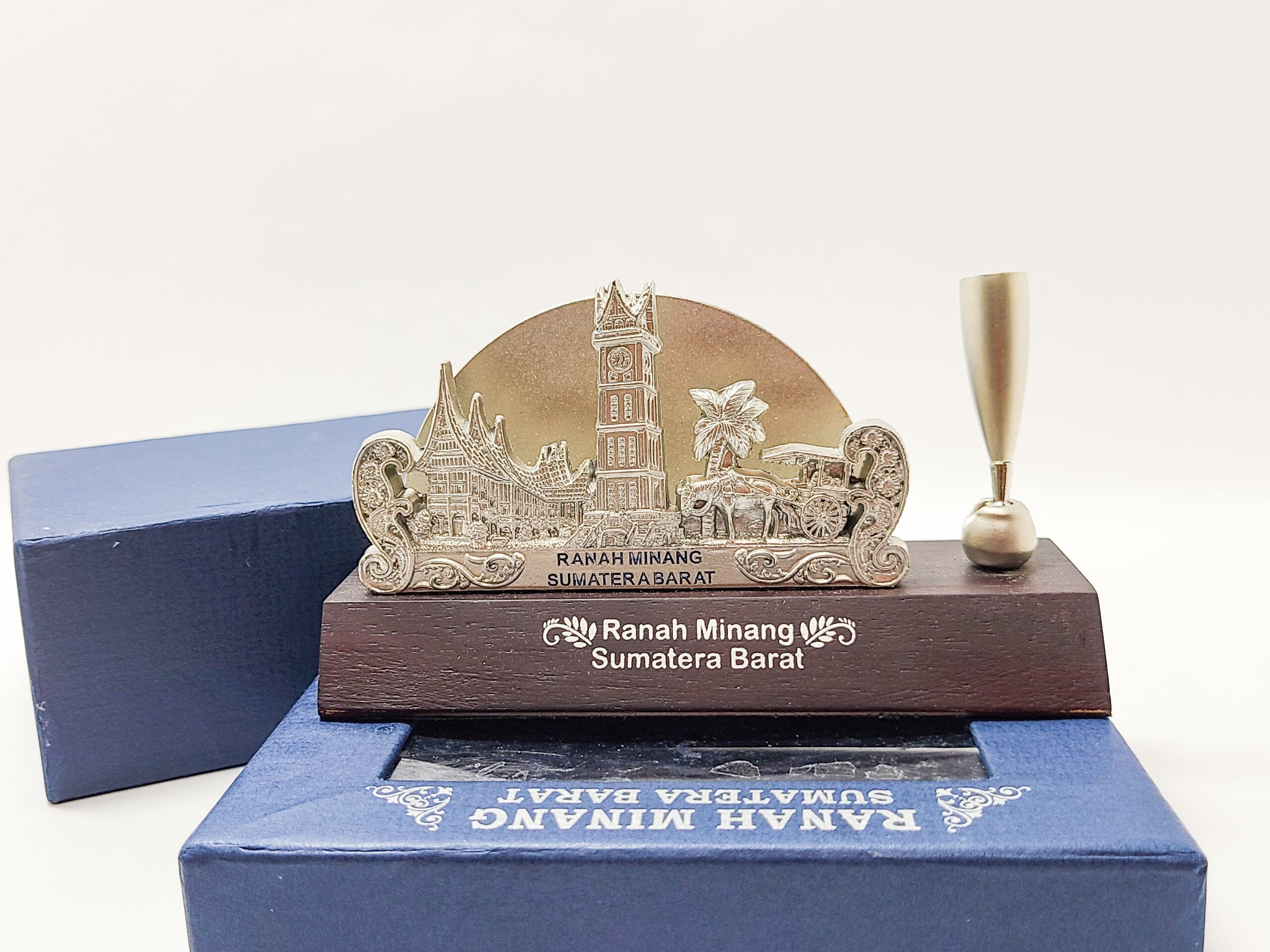 Pen Holder Rumah Minang