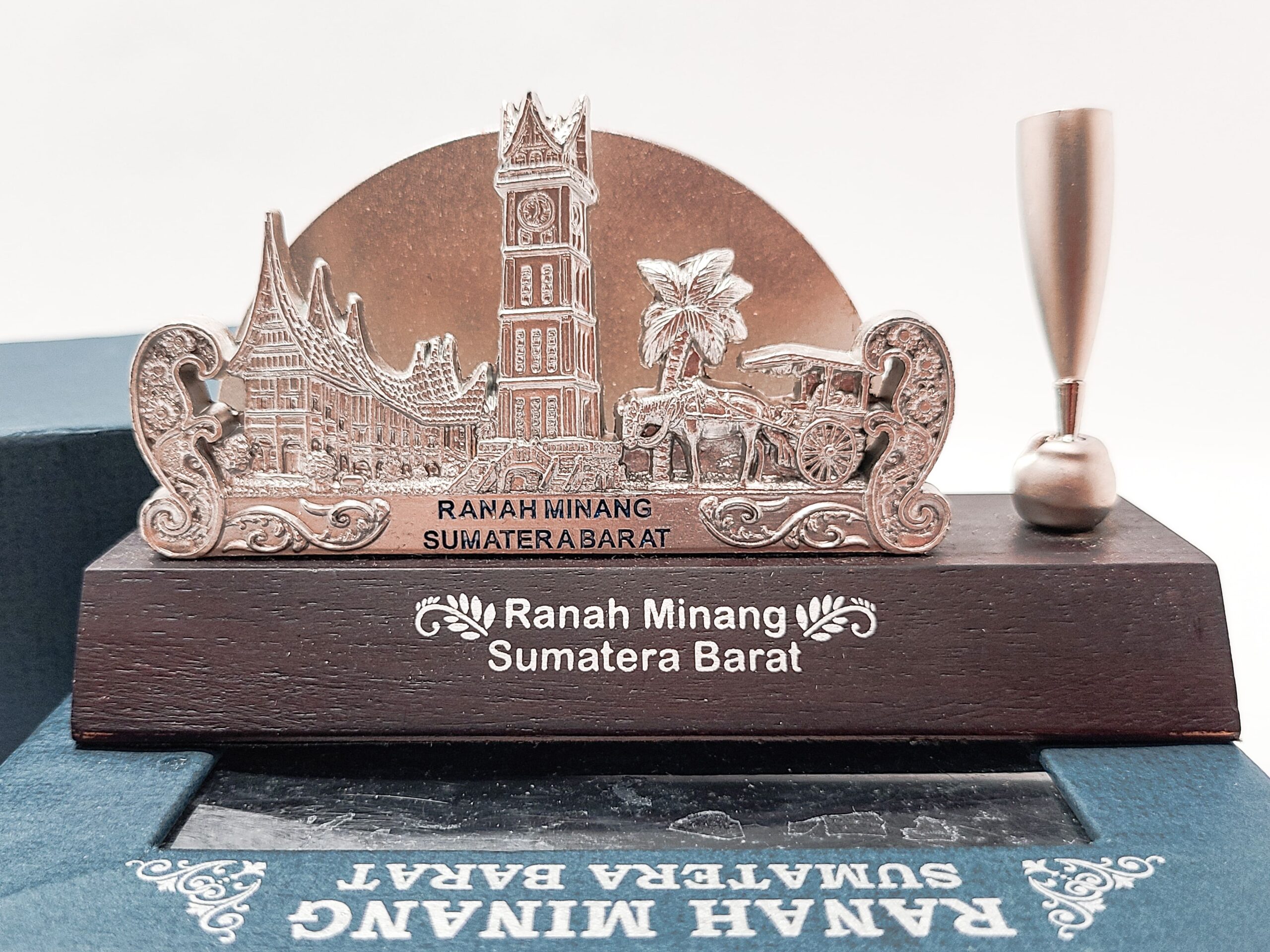 Pen Holder Rumah Minang - Image 3