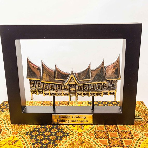 Miniatur Rumah Gadang Minang