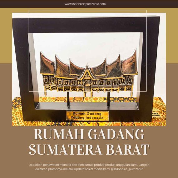 Miniatur Rumah Gadang Minang