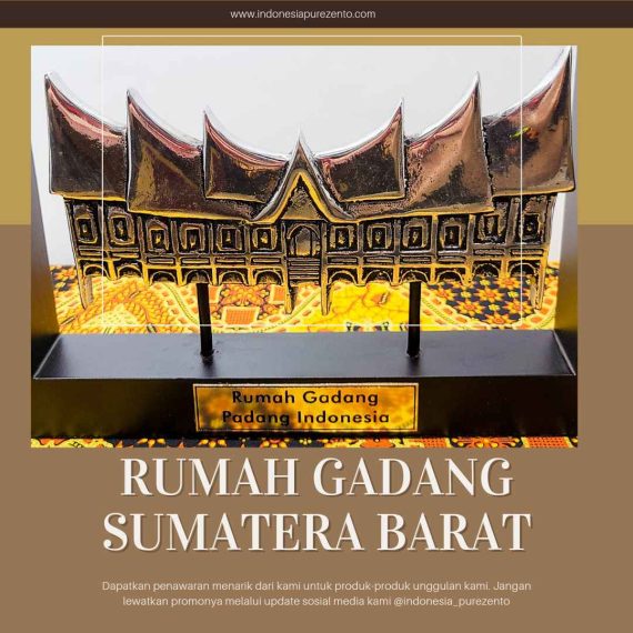 Miniatur Rumah Gadang Minang