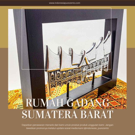Miniatur Rumah Gadang Minang