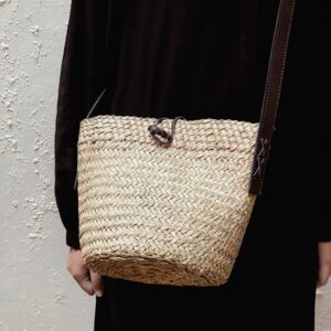 Mendong Gadis Tali Kulit